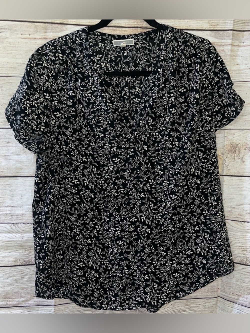 🤎3/$10 Pleione Black and White Floral Blouse Size Medium